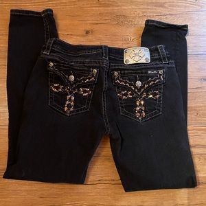 Miss Me Size 31 Signature Skinny Jeans.
In Extremely Good Condition.